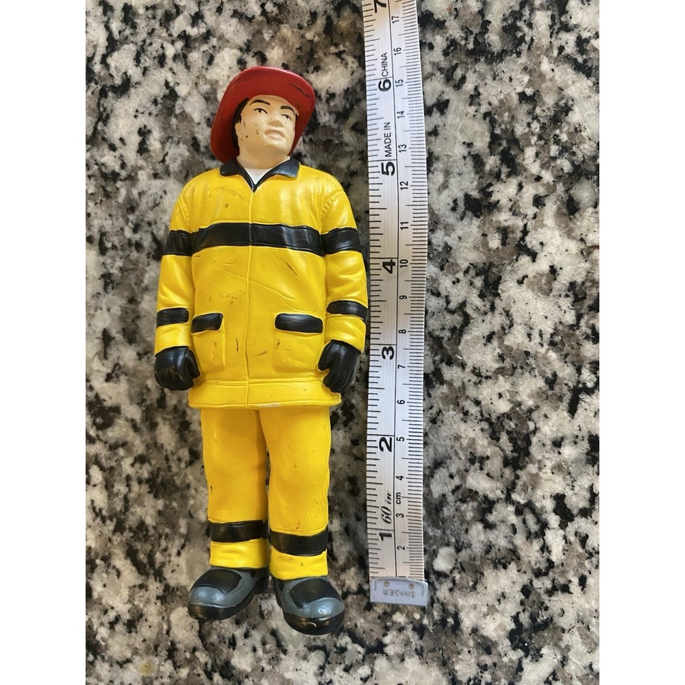 LAKESHORE COMMUNITY HELPERS FIREMAN FIRE FIGHTER PVC FIGURE RESCUE